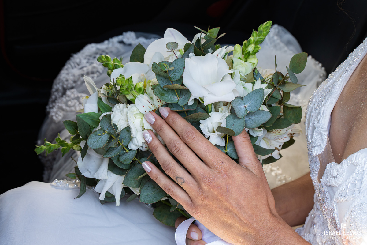 Fotografia de casamento na igreja N. S. da saude na cidade de perdigão 