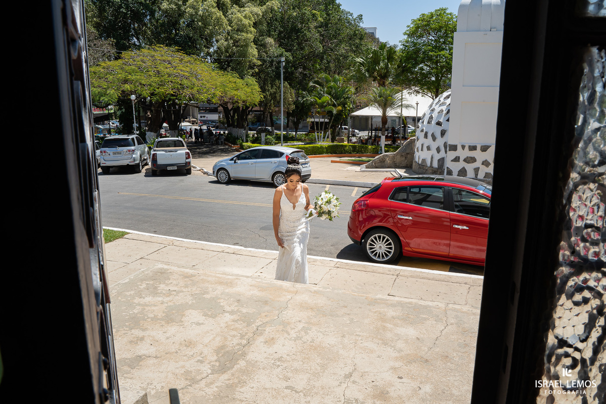 Fotografia de casamento na igreja N. S. da saude na cidade de perdigão 