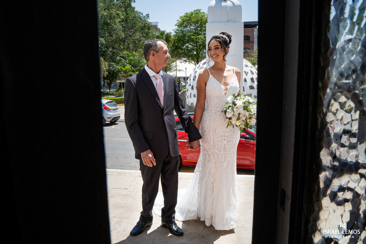 Fotografia de casamento na igreja N. S. da saude na cidade de perdigão 