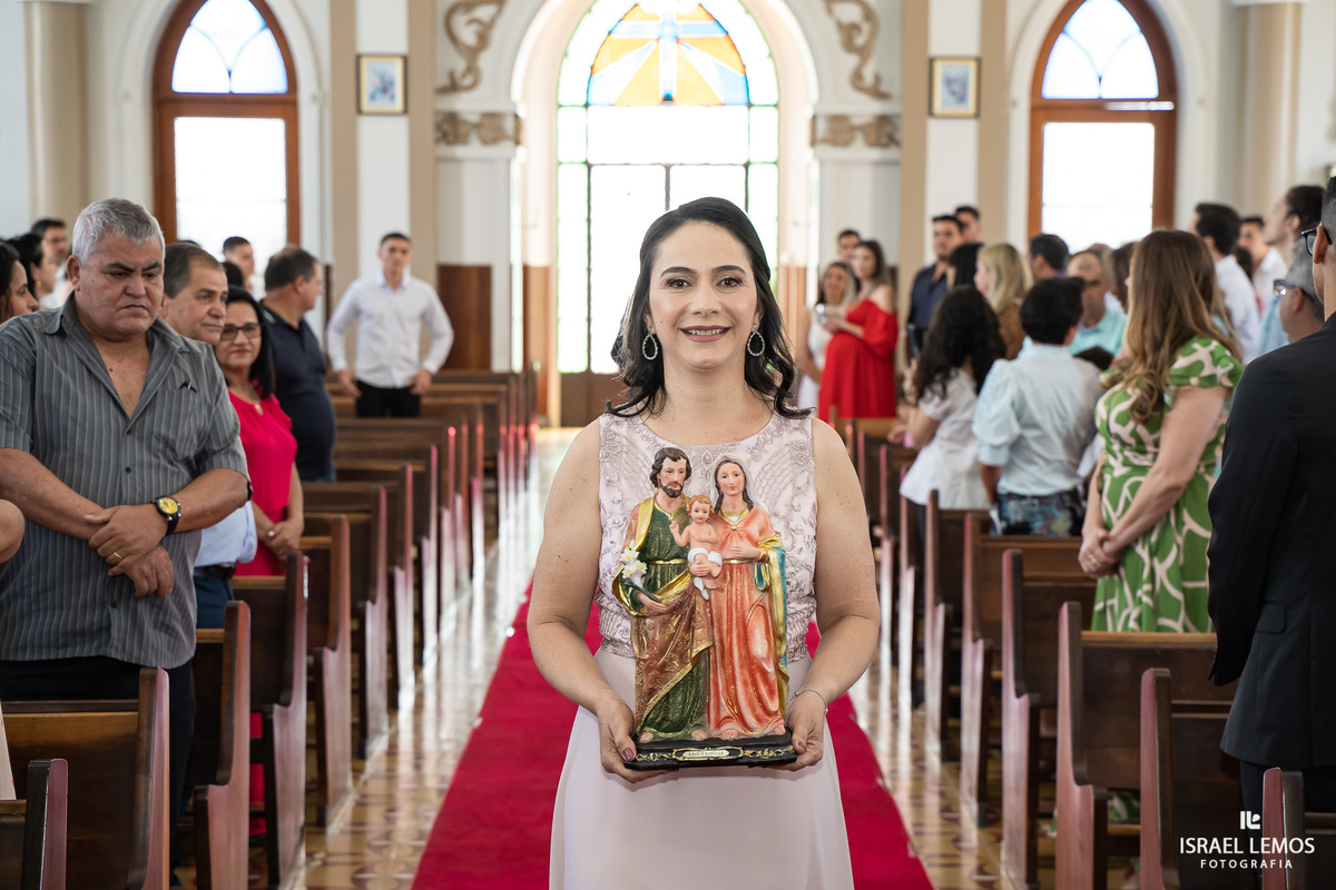 Fotografia de casamento na igreja N. S. da saude na cidade de perdigão 