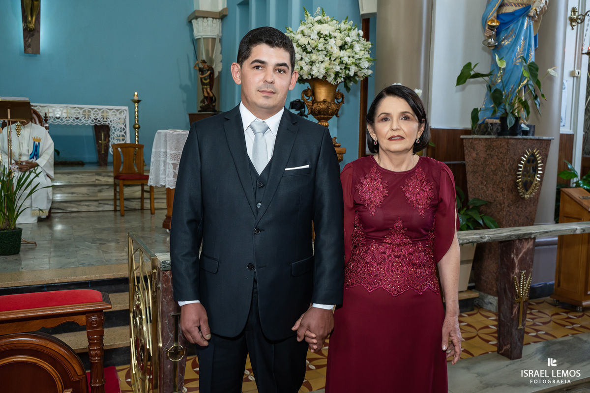 Fotografia de casamento na igreja N. S. da saude na cidade de perdigão 
