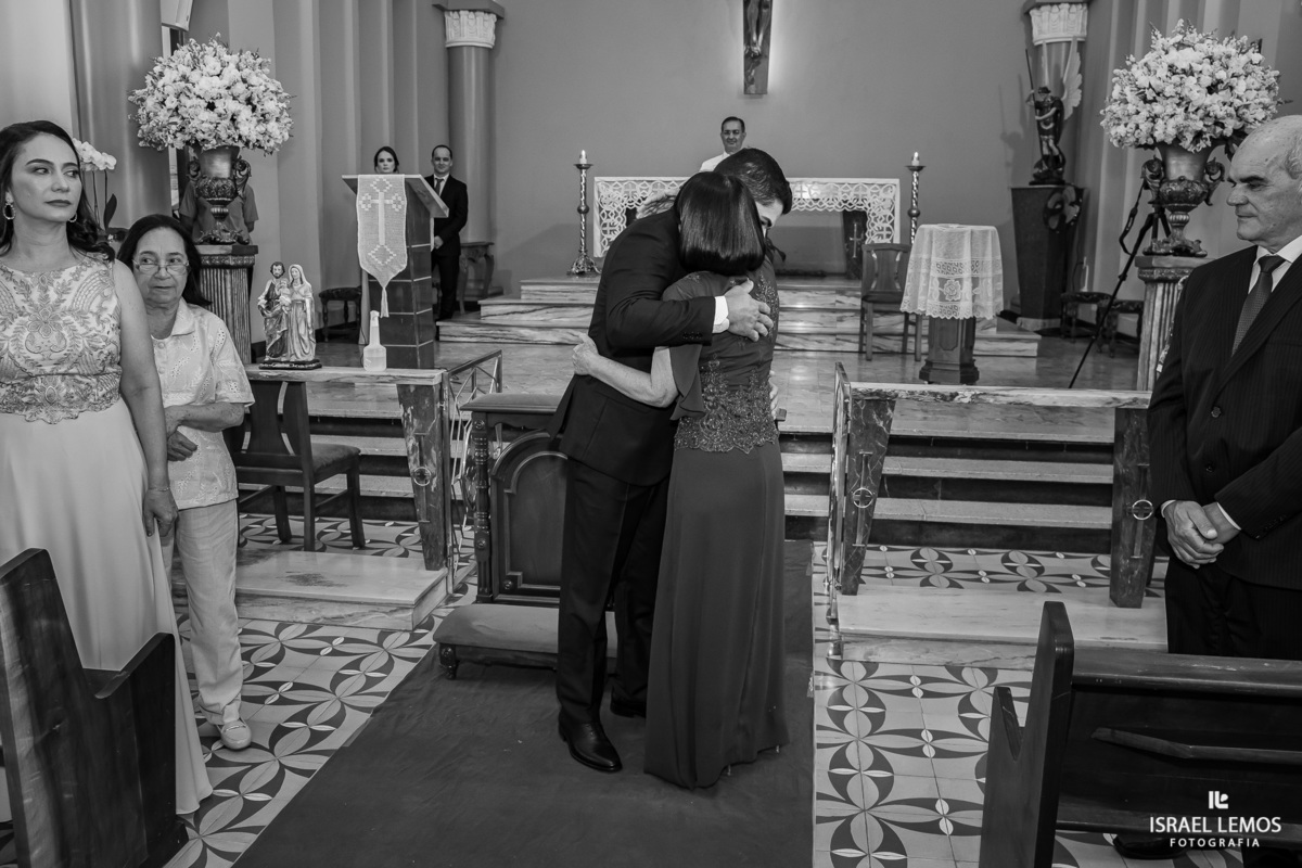 Fotografia de casamento na igreja N. S. da saude na cidade de perdigão 