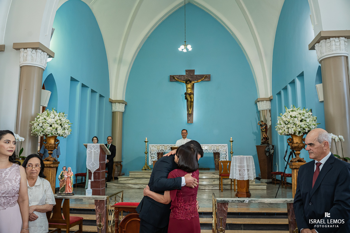 Fotografia de casamento na igreja N. S. da saude na cidade de perdigão 