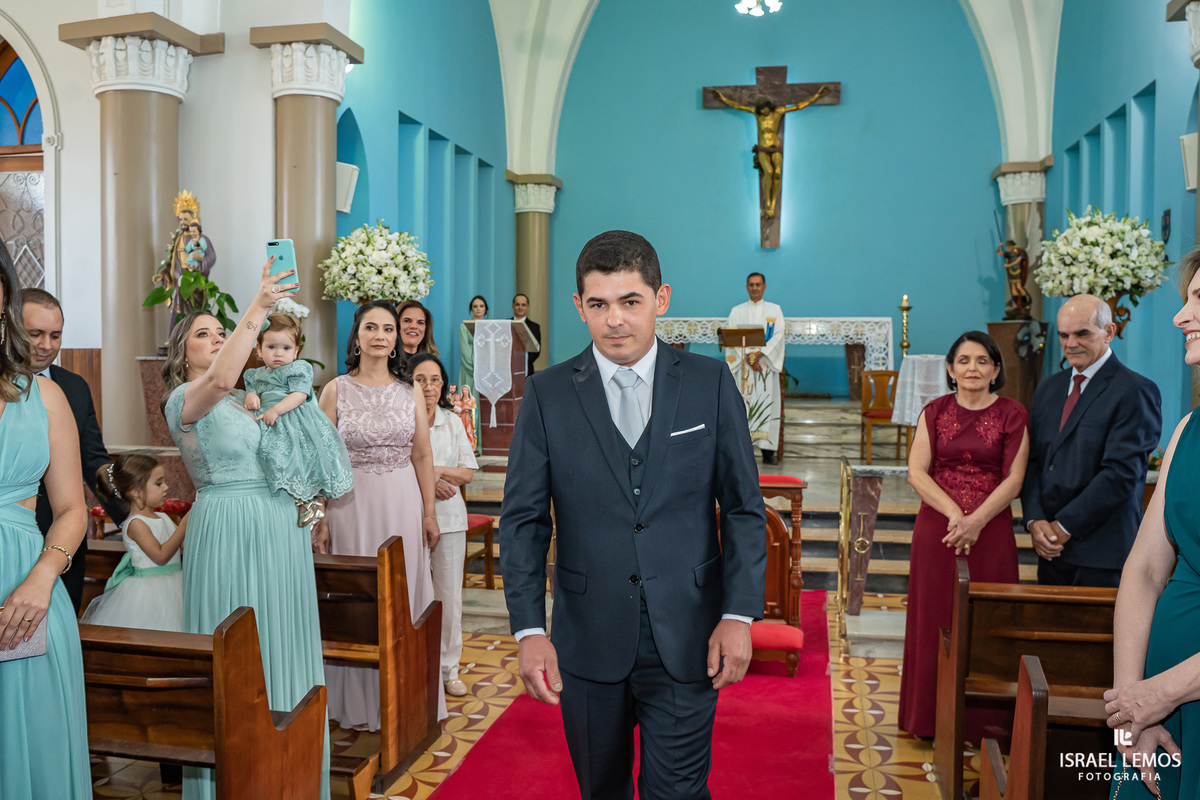 Fotografia de casamento na igreja N. S. da saude na cidade de perdigão 