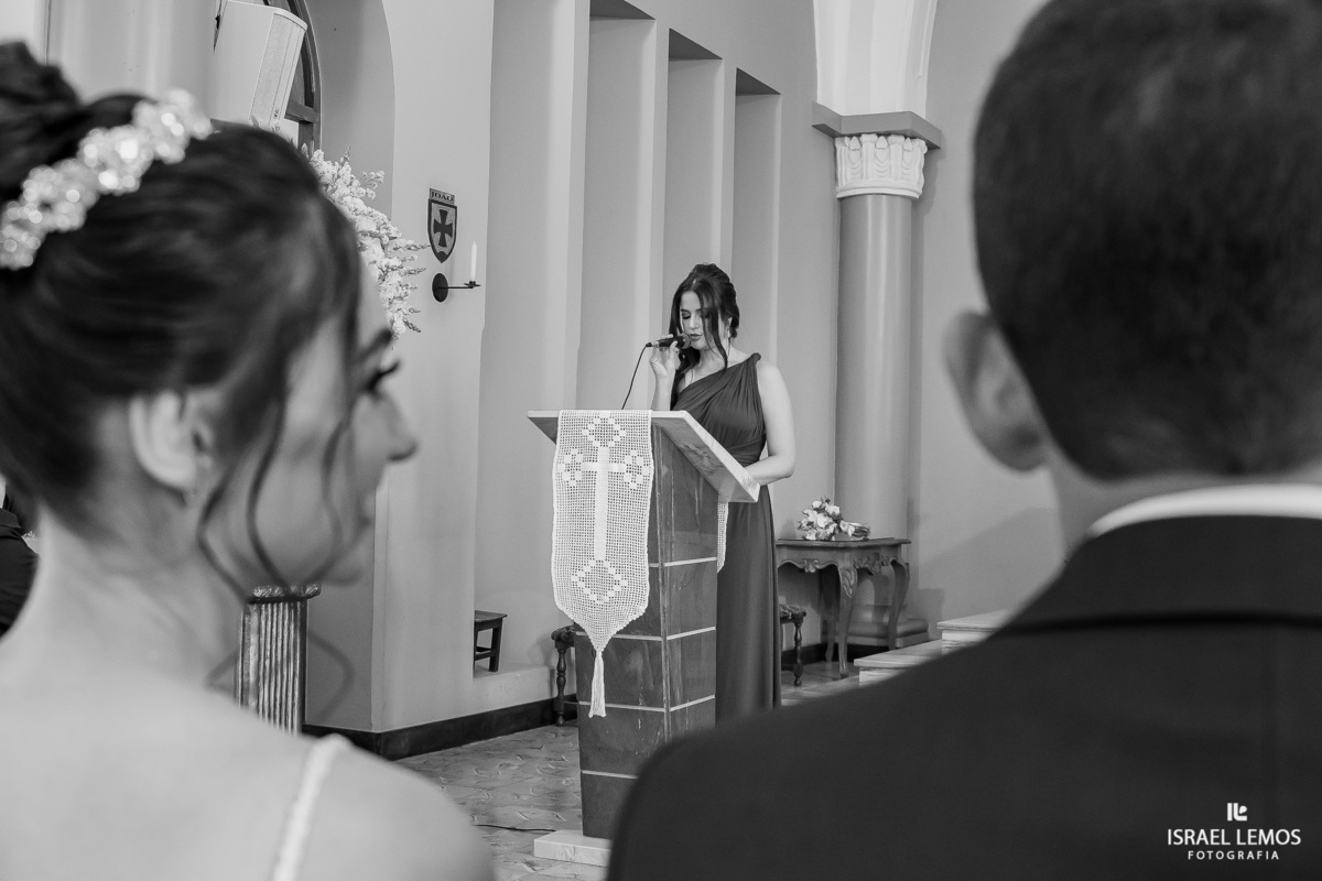 Fotografia de casamento na igreja N. S. da saude na cidade de perdigão 