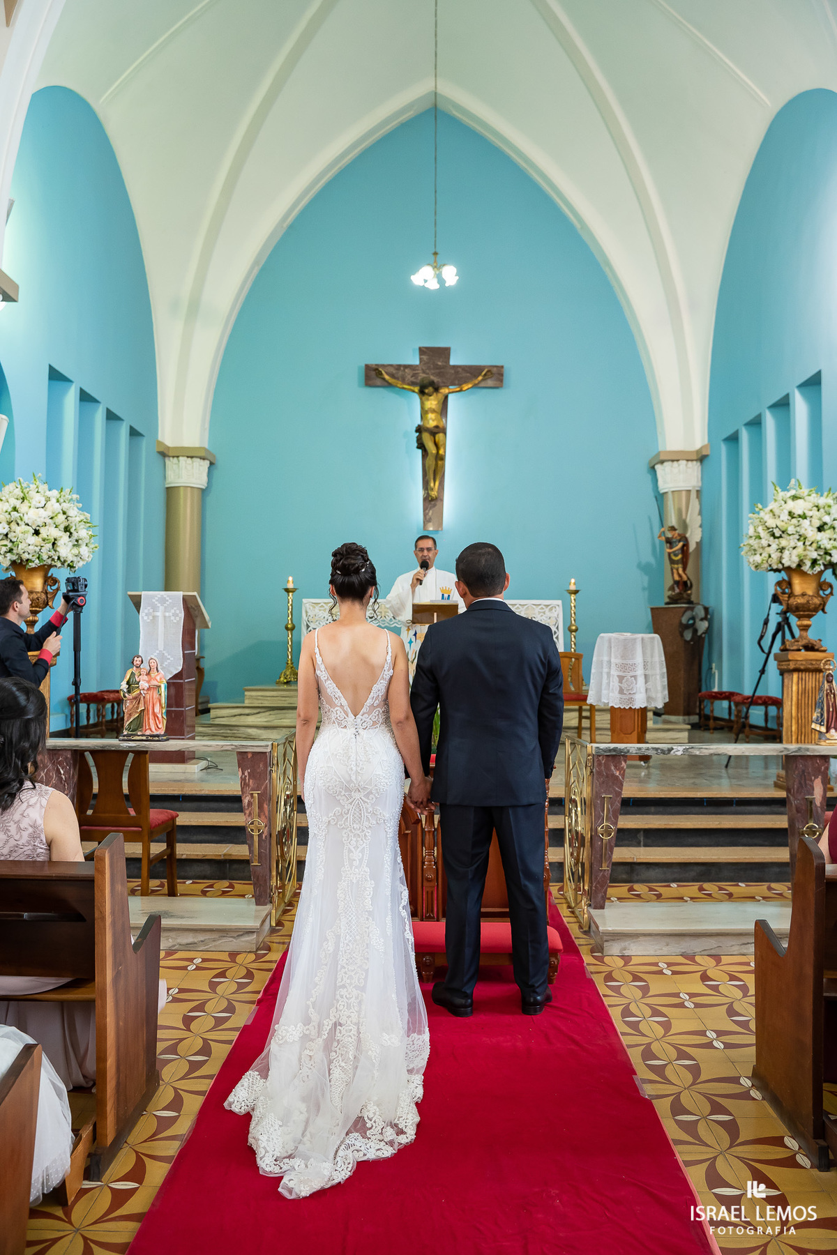 Fotografia de casamento na igreja N. S. da saude na cidade de perdigão 