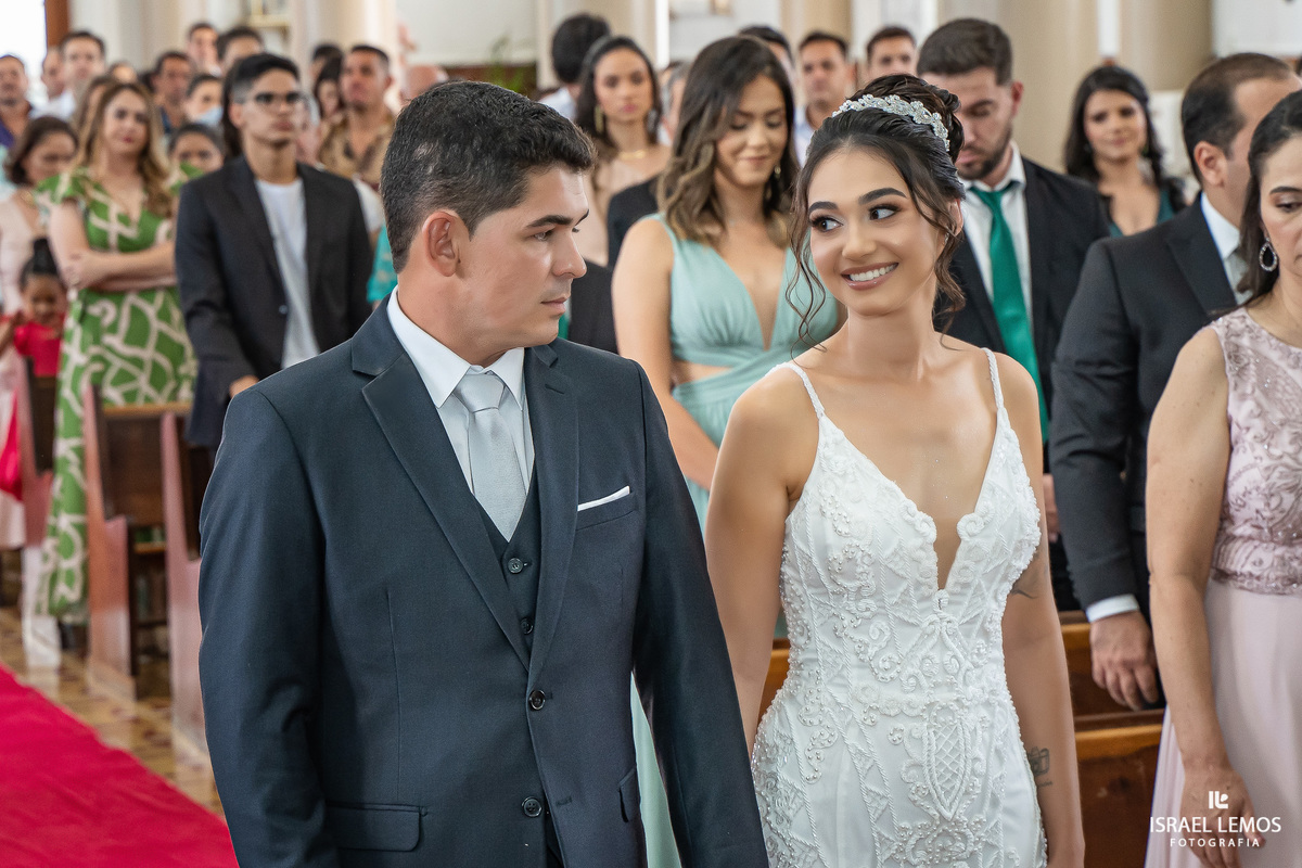 Fotografia de casamento na igreja N. S. da saude na cidade de perdigão 