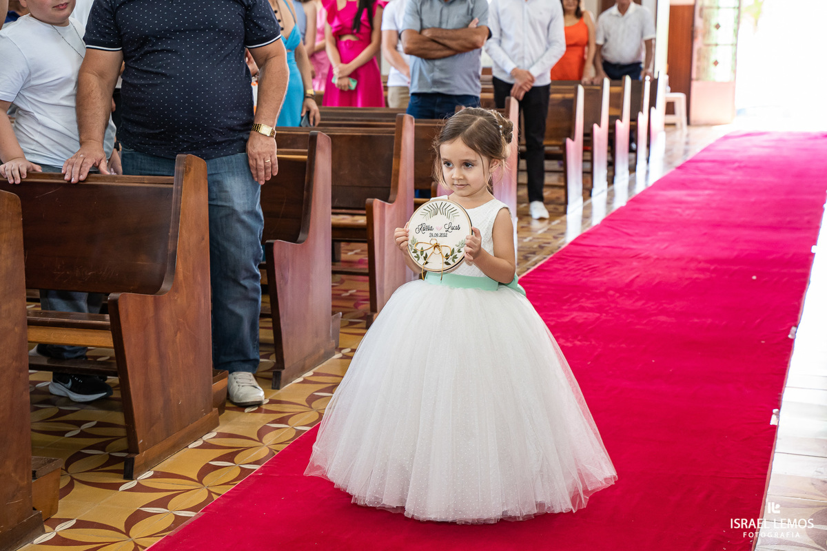 Fotografia de casamento na igreja N. S. da saude na cidade de perdigão 