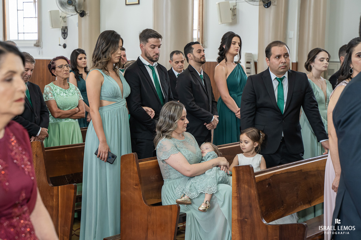 Fotografia de casamento na igreja N. S. da saude na cidade de perdigão 