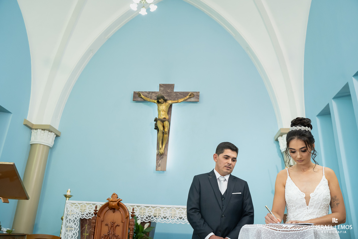 Fotografia de casamento na igreja N. S. da saude na cidade de perdigão 
