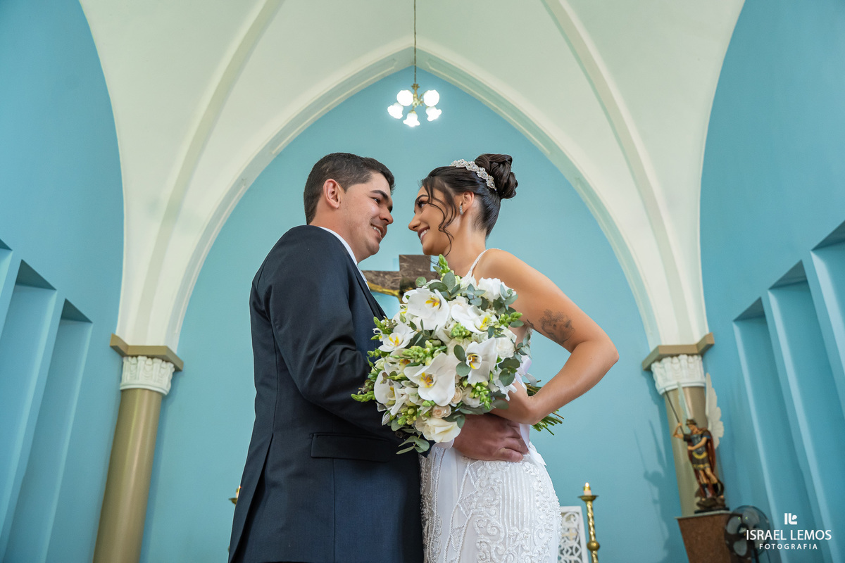 Fotografia de casamento na igreja N. S. da saude na cidade de perdigão 