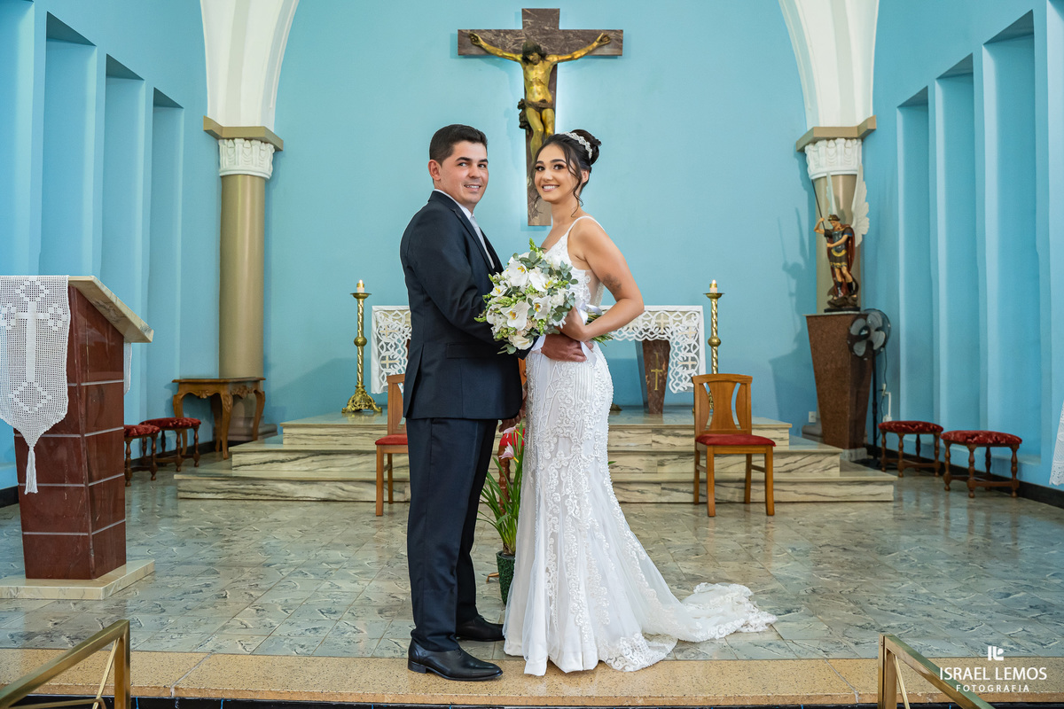 Fotografia de casamento na igreja N. S. da saude na cidade de perdigão 