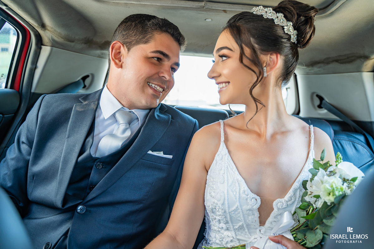 saída dos noivos na igreja de perdigão 