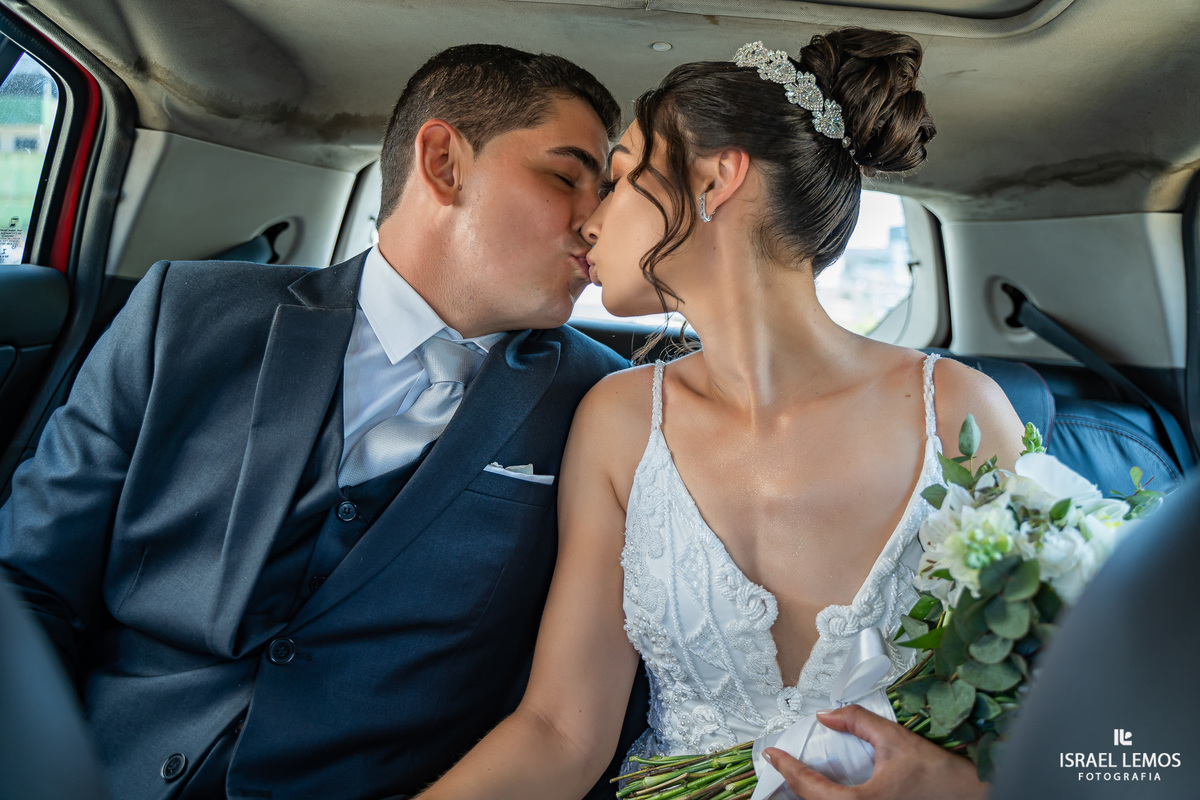 saída dos noivos na igreja de perdigão 