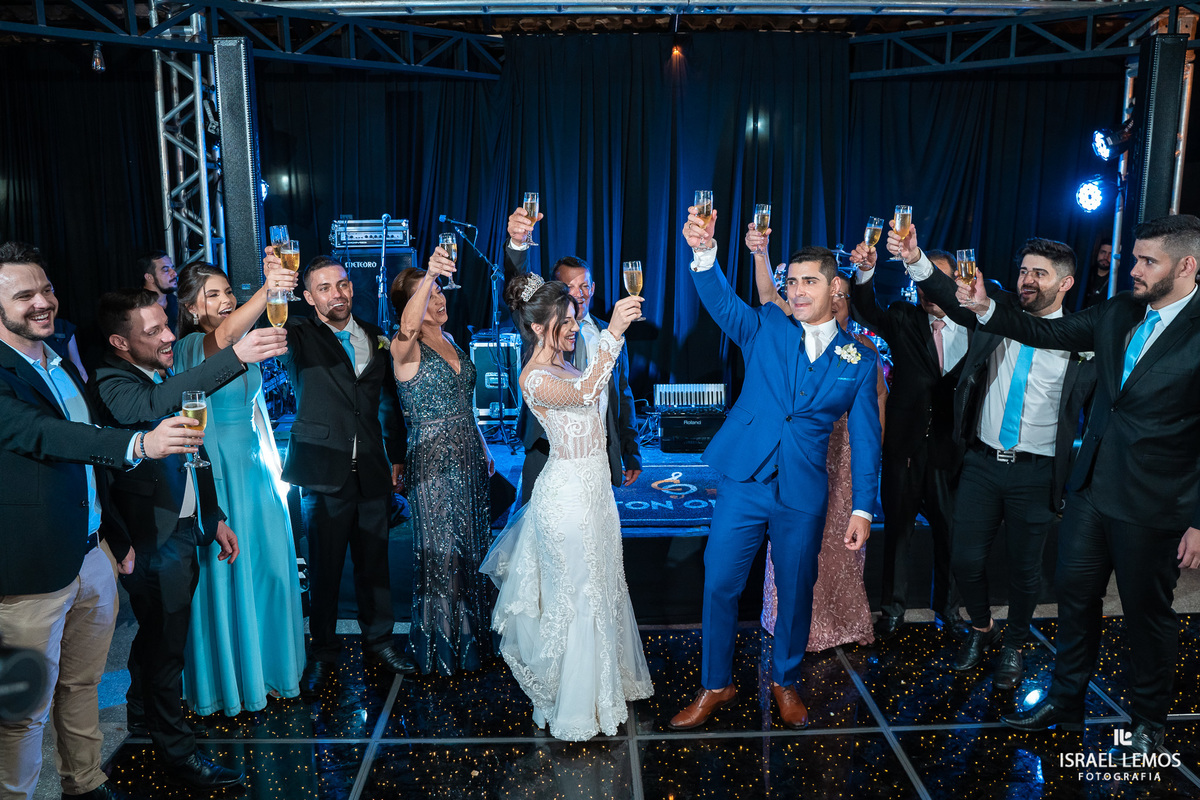 bolo de casamento lindo com belas fotos do fotografo Israel Lemos 