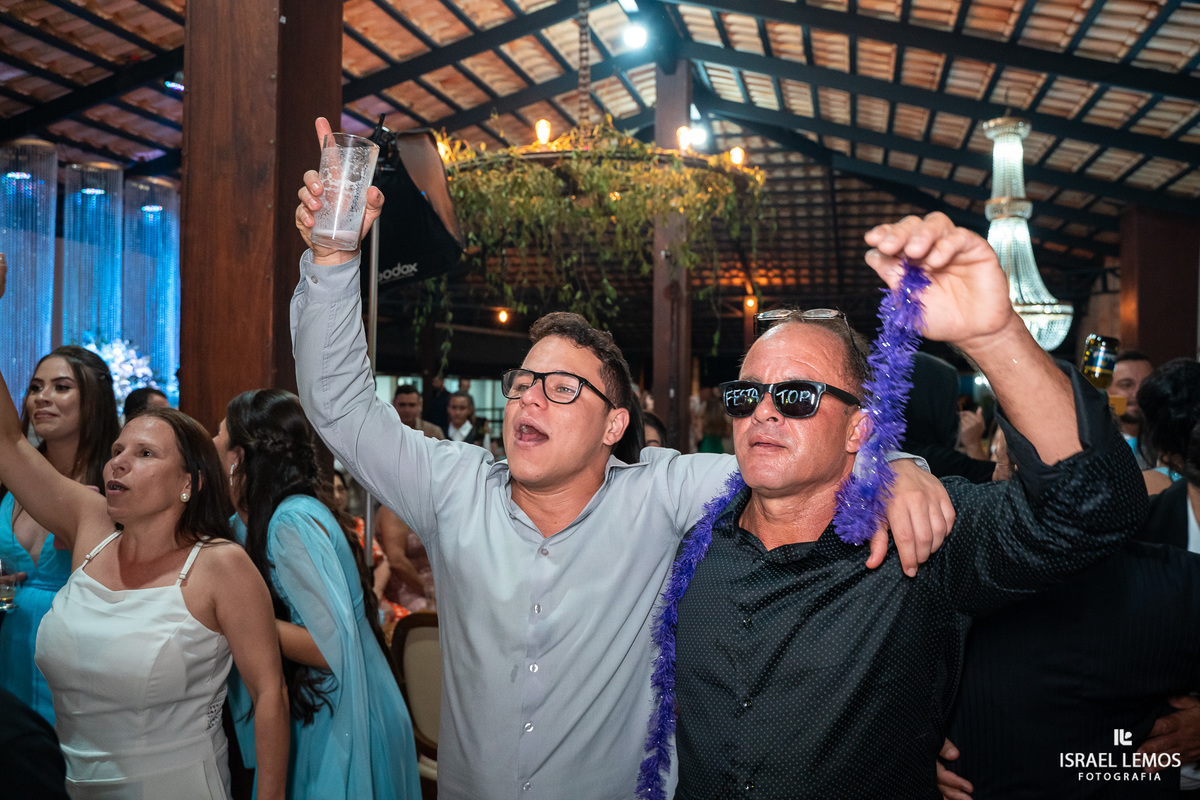 Festa de casamento na cidade de pitangui foi tudo lindo com fotos oficiais de Israel Lemos fotografo