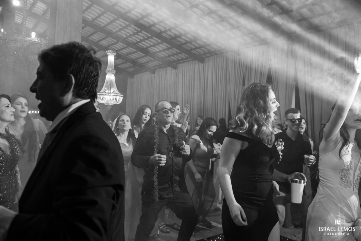 Festa de casamento na cidade de pitangui foi tudo lindo com fotos oficiais de Israel Lemos fotografo