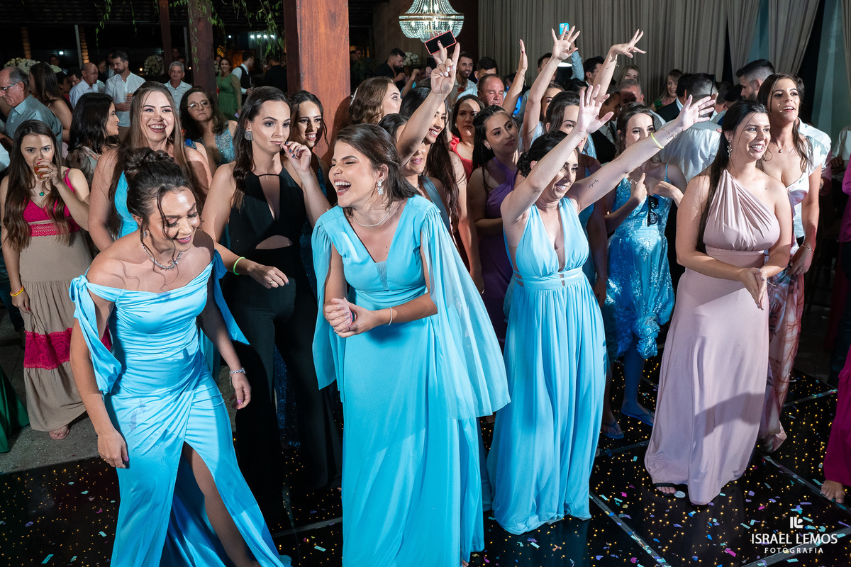 Festa de casamento na cidade de pitangui foi tudo lindo com fotos oficiais de Israel Lemos fotografo