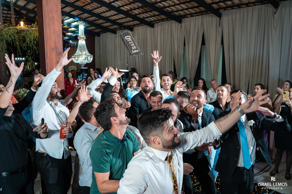 Festa de casamento na cidade de pitangui foi tudo lindo com fotos oficiais de Israel Lemos fotografo