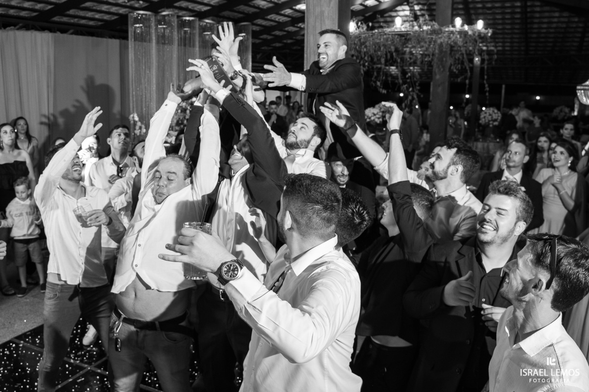 Festa de casamento na cidade de pitangui foi tudo lindo com fotos oficiais de Israel Lemos fotografo