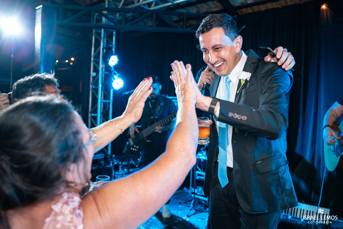 Festa de casamento na cidade de pitangui foi tudo lindo com fotos oficiais de Israel Lemos fotografo
