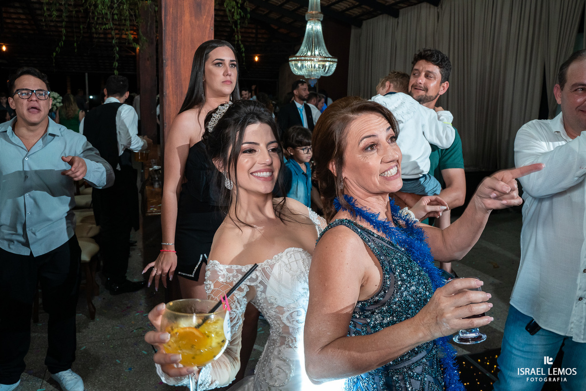 Festa de casamento na cidade de pitangui foi tudo lindo com fotos oficiais de Israel Lemos fotografo
