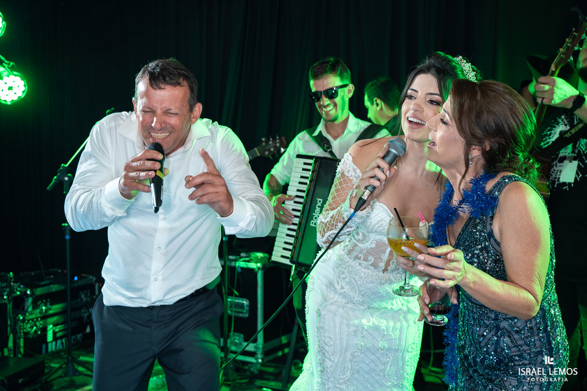 Festa de casamento na cidade de pitangui foi tudo lindo com fotos oficiais de Israel Lemos fotografo