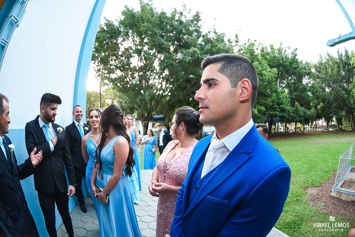 noivo fica apavorado na igrejaFesta de casamento na cidade de pitangui foi tudo lindo com fotos oficiais de Israel Lemos fotografo
