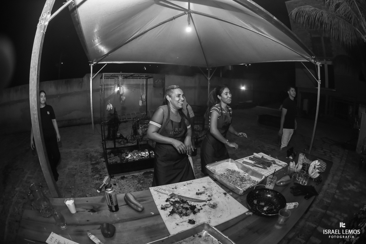 garçons dançando da festa