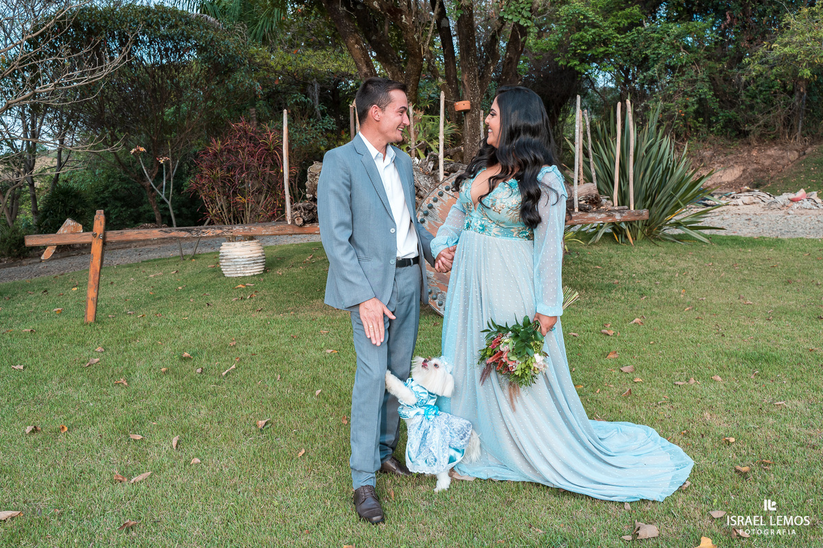  Foto de casal com cachorros de estimacao em para de minas com o fotografo israel lemos