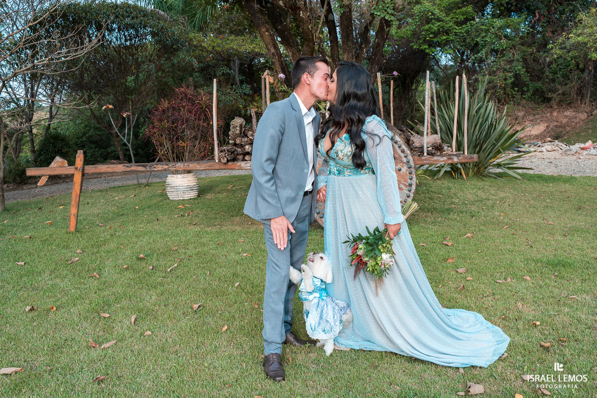  Foto de casal com cachorros de estimacao em para de minas com o fotografo israel lemos