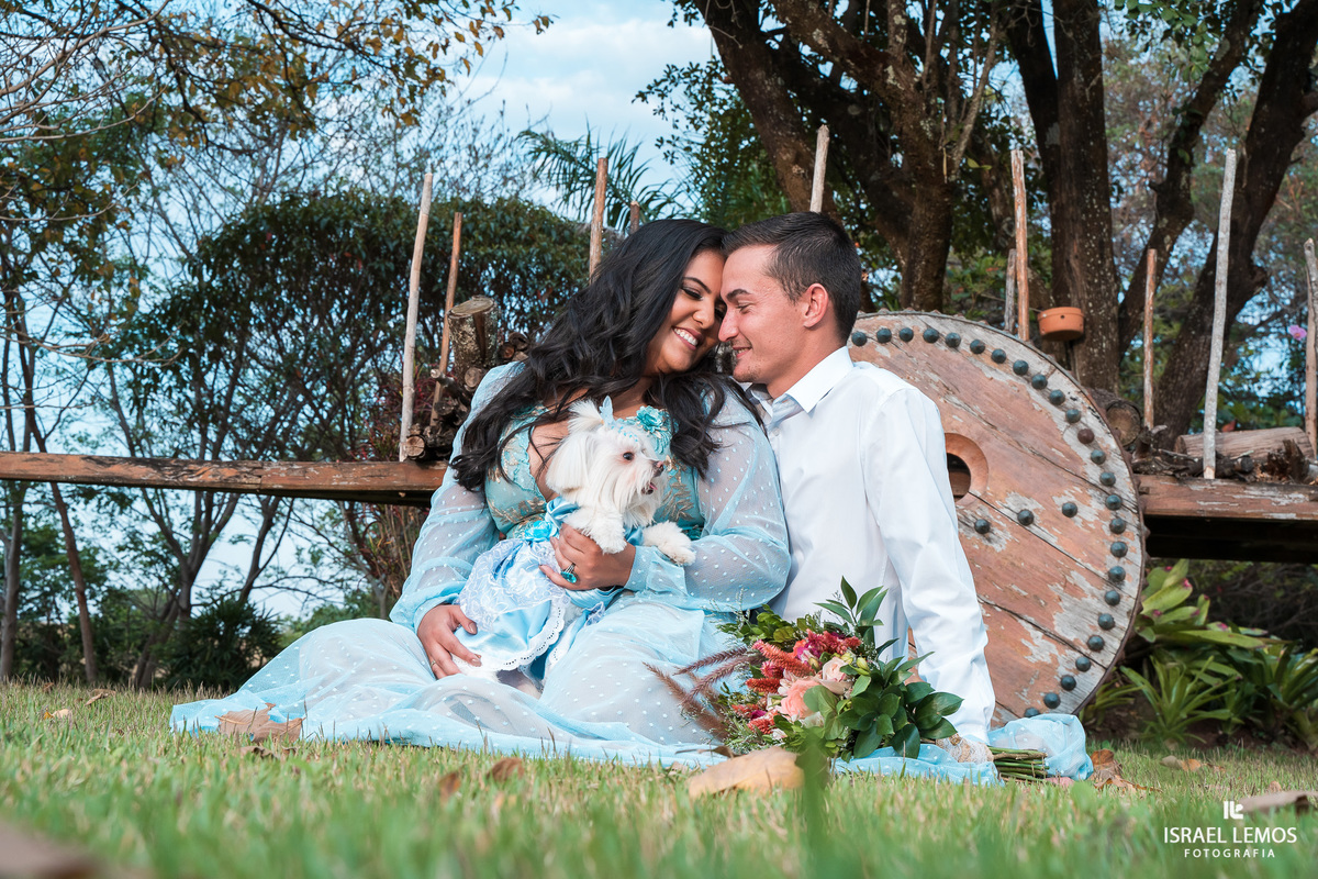  Foto de casal com cachorros de estimacao em para de minas com o fotografo israel lemos