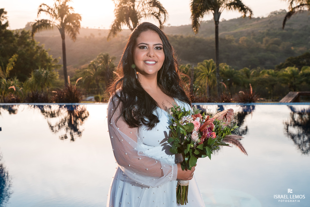 imagem linda dede noiva na piscina Minas Gerais