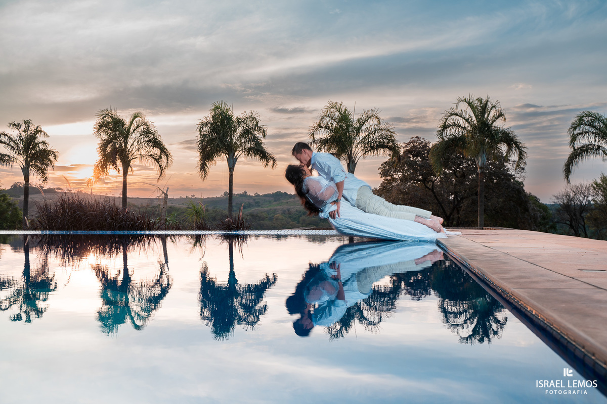 Como fazer uma foto criativa na piscina e noivos