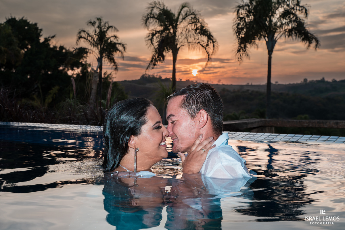 Como fazer uma foto criativa na piscina e noivos