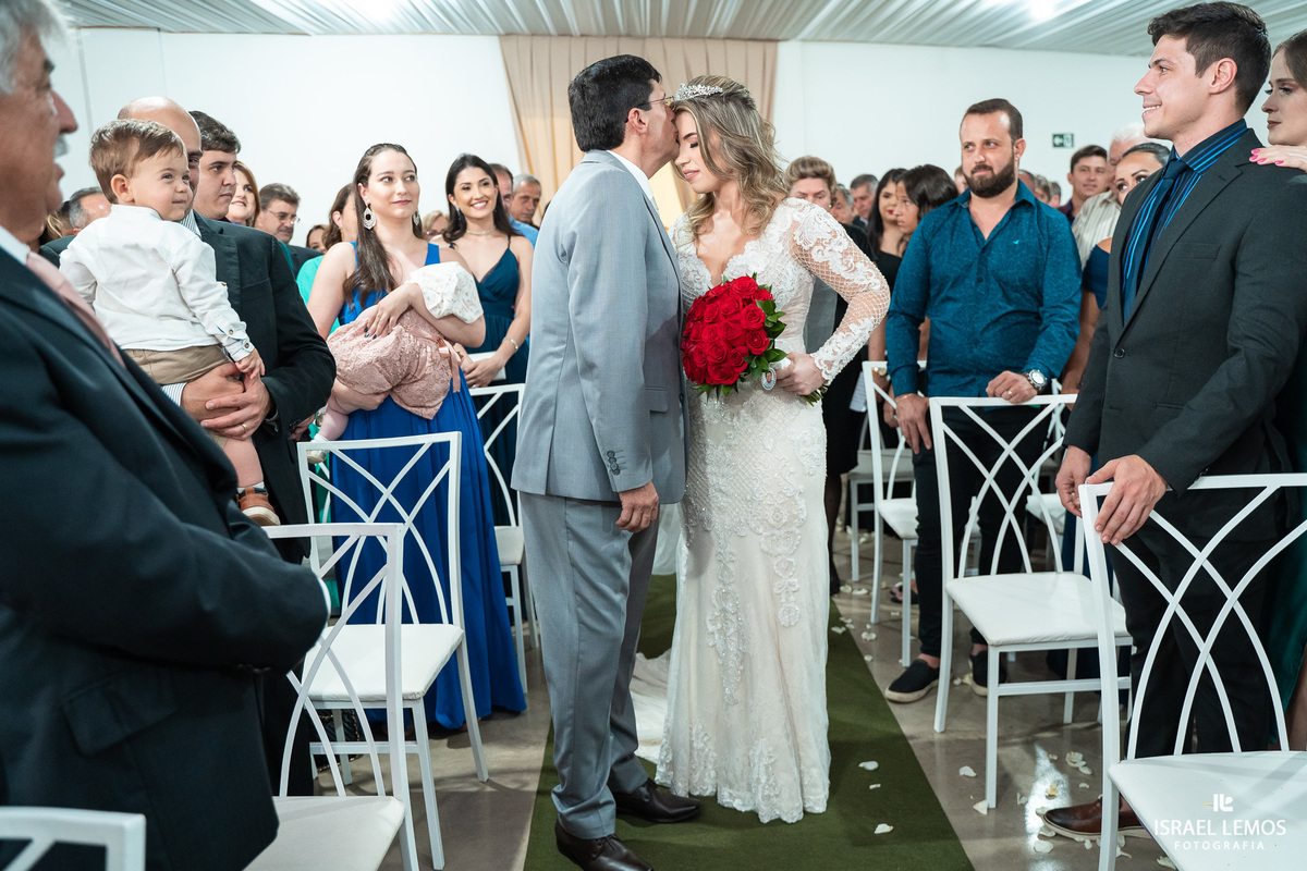 cerimonia de casamento de Suellen e Sergio o  casamento pelo fotografo de casamento de pitangui Israel Lemos fotografia