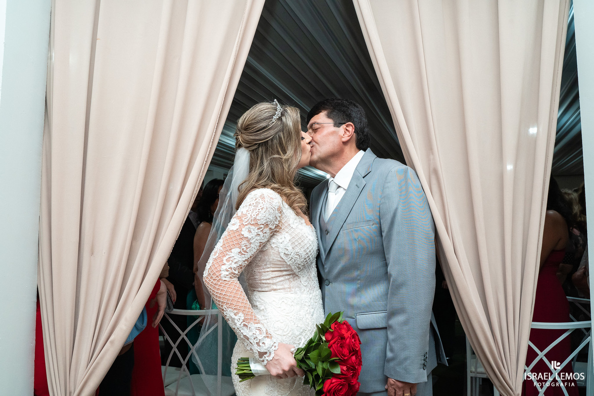 cerimonia de casamento de Suellen e Sergio o  casamento pelo fotografo de casamento de pitangui Israel Lemos fotografia