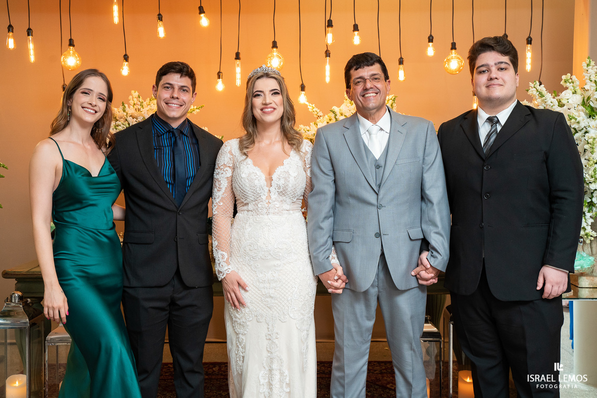 Fotos oficias na mesa do bolo pelo fotografo de casamento de pitangui Israel Lemos fotografia