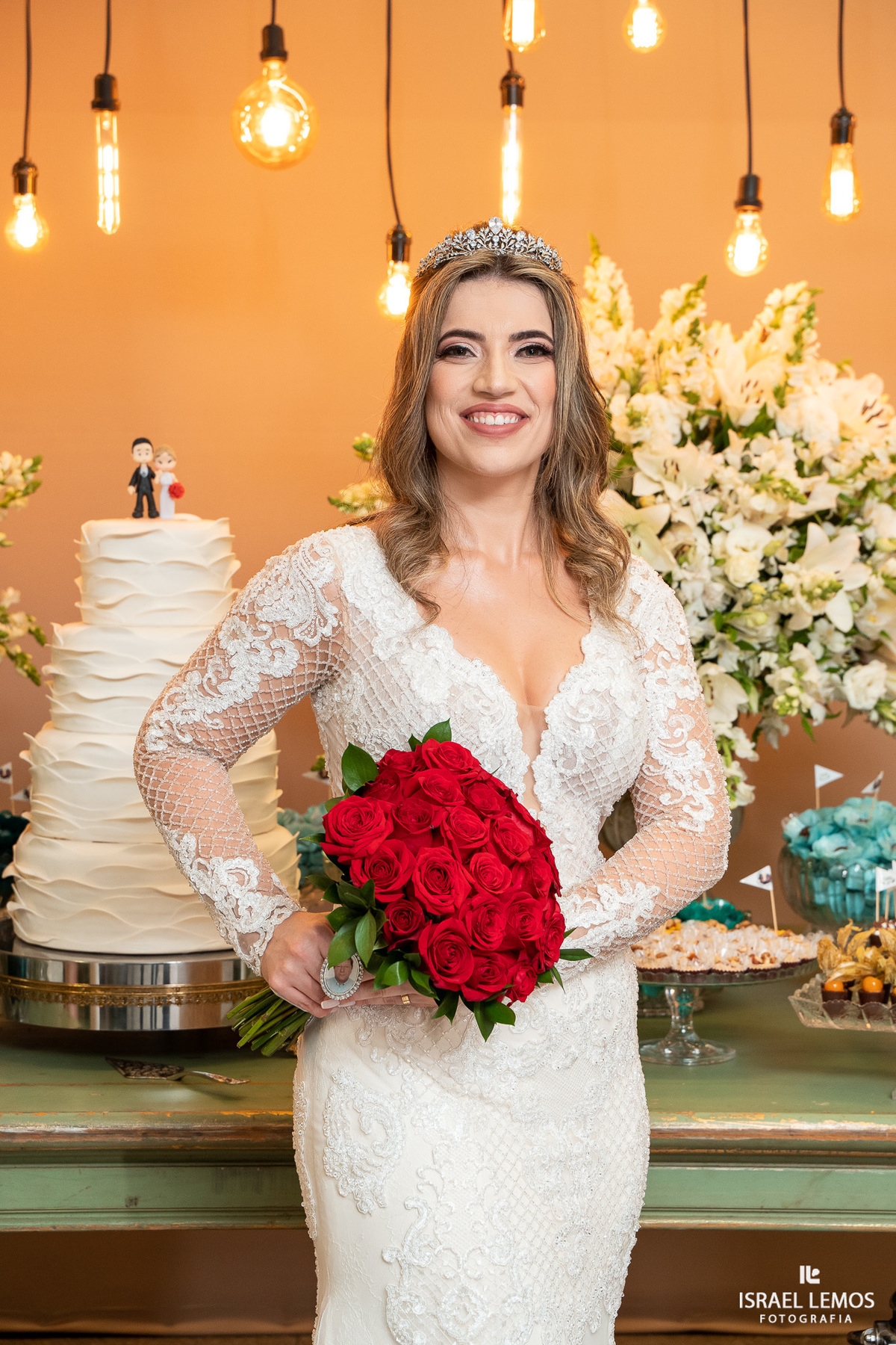 Fotos oficias na mesa do bolo pelo fotografo de casamento de pitangui Israel Lemos fotografia