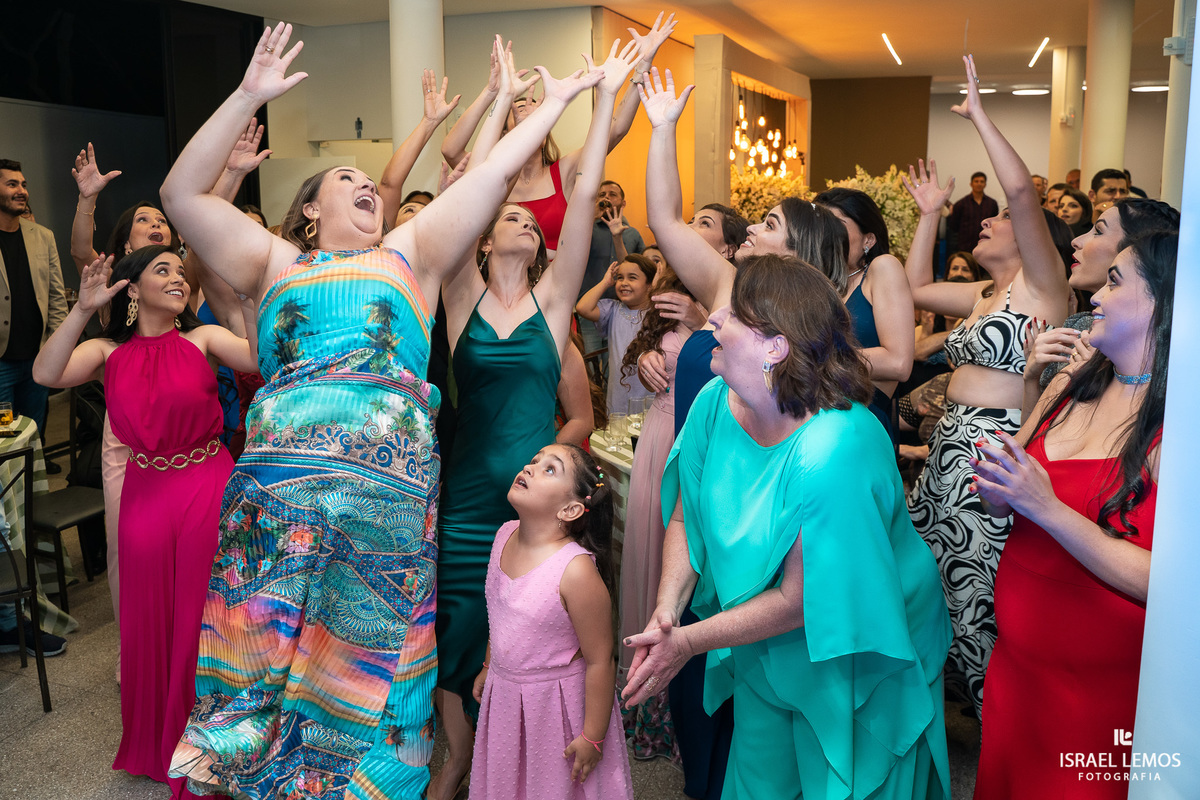 madrinhas curtindo a festa de casamento pelo fotografo de casamento de pitangui Israel Lemos fotografia