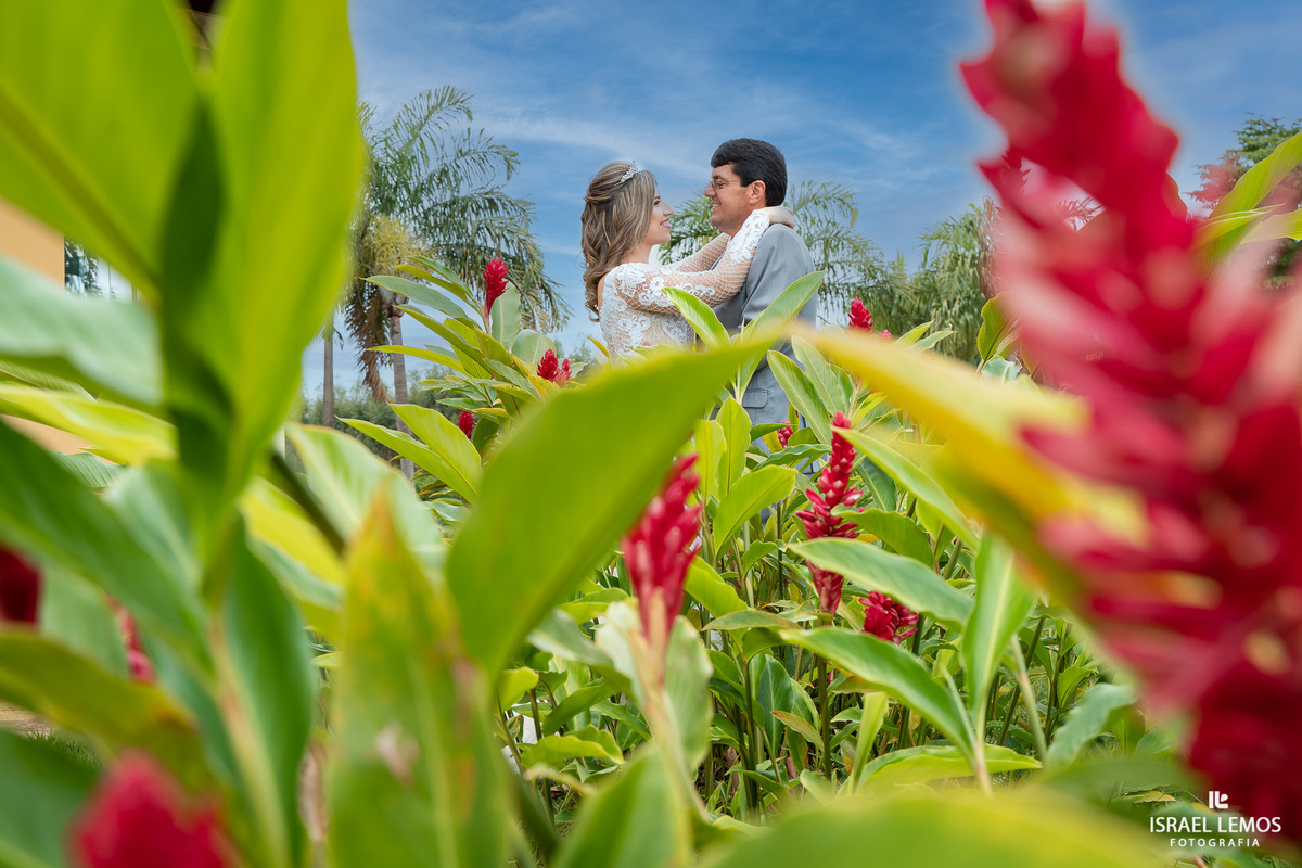 Fotografia externa de casamento na cidade de pitangui pelo fotografo de casamento Israel Lemos o melhor de para de minas e pitangui itauna