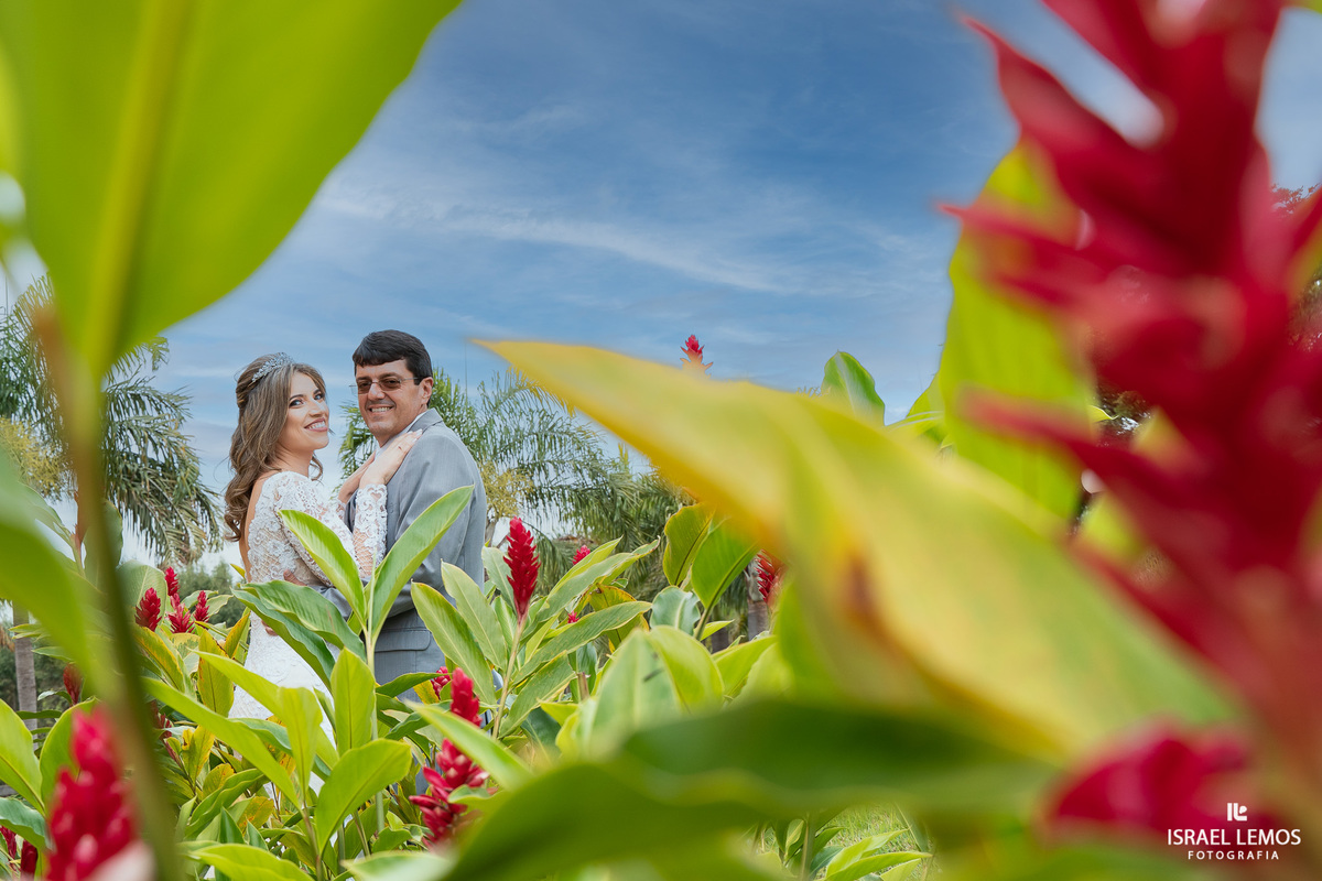 Fotografia externa de casamento na cidade de pitangui pelo fotografo de casamento Israel Lemos o melhor de para de minas e pitangui itauna