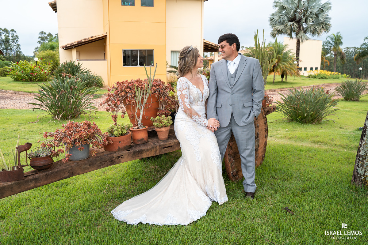 Fotografia externa de casamento na cidade de pitangui pelo fotografo de casamento Israel Lemos o melhor de para de minas e pitangui itauna