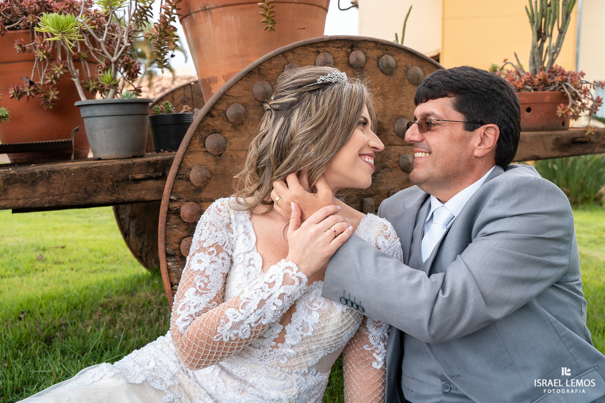Fotografia externa de casamento na cidade de pitangui pelo fotografo de casamento Israel Lemos o melhor de para de minas e pitangui itauna