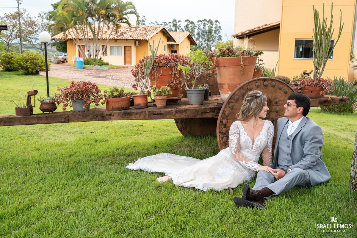 Fotografia externa de casamento na cidade de pitangui pelo fotografo de casamento Israel Lemos o melhor de para de minas e pitangui itauna
