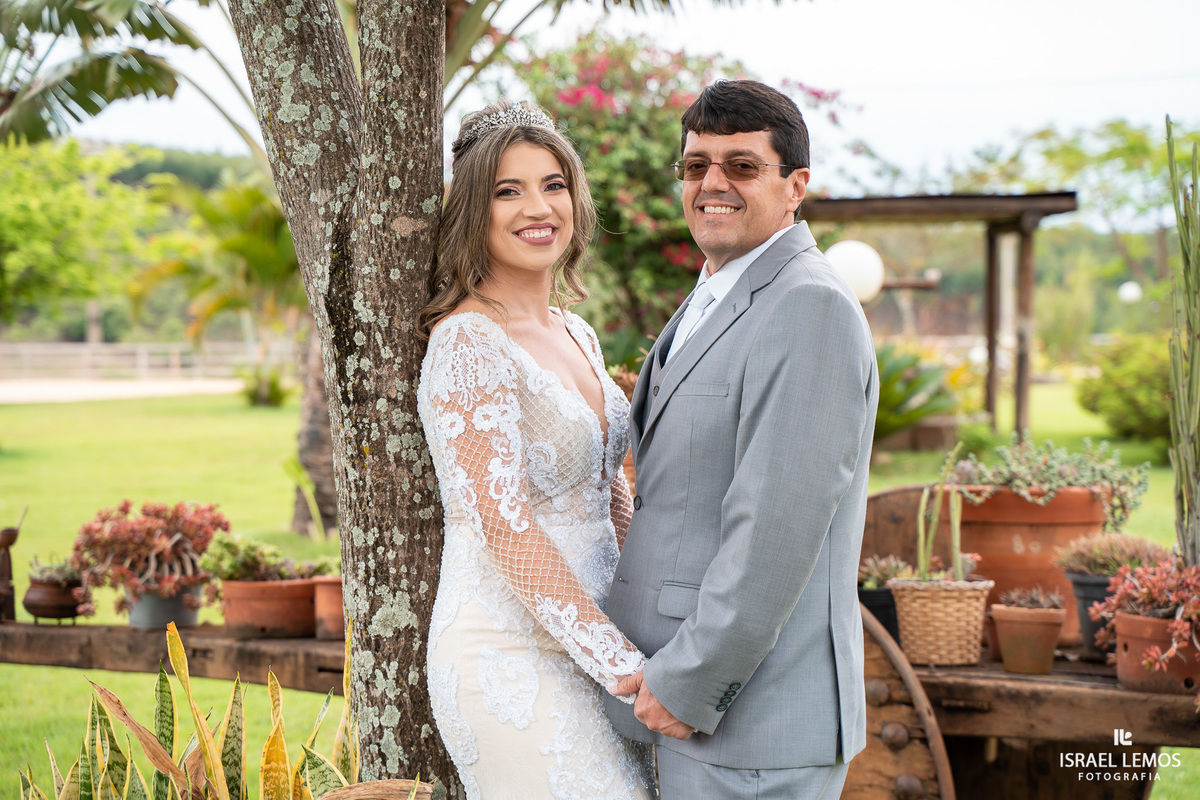 Fotografia externa de casamento na cidade de pitangui pelo fotografo de casamento Israel Lemos o melhor de para de minas e pitangui itauna