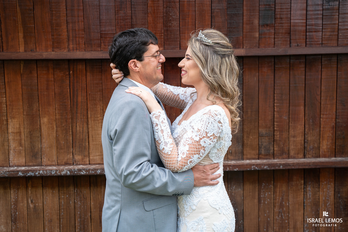 Fotografia externa de casamento na cidade de pitangui pelo fotografo de casamento Israel Lemos o melhor de para de minas e pitangui itauna