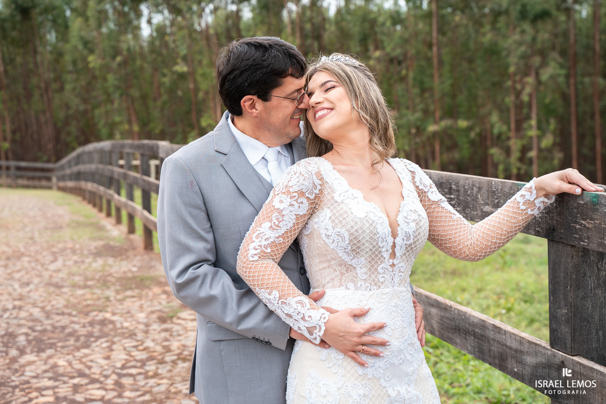 Fotografia externa de casamento na cidade de pitangui pelo fotografo de casamento Israel Lemos o melhor de para de minas e pitangui itauna