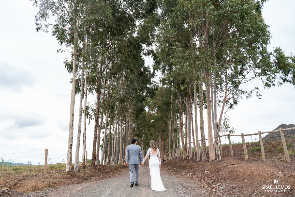 Fotografia externa de casamento na cidade de pitangui pelo fotografo de casamento Israel Lemos o melhor de para de minas e pitangui itauna
