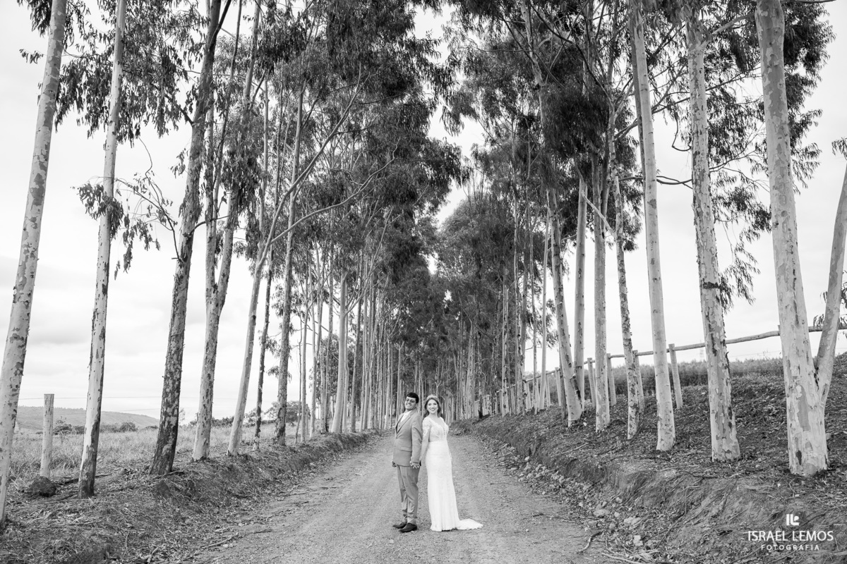 Fotografia externa de casamento na cidade de pitangui pelo fotografo de casamento Israel Lemos o melhor de para de minas e pitangui itauna